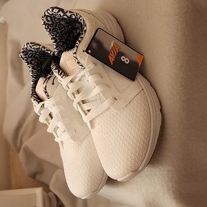 Avia white and pink sneakers